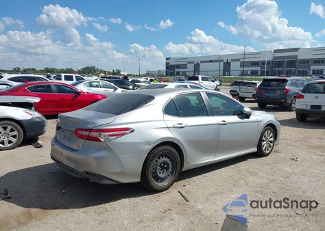 2018 Toyota Camry Le из США, поврежденный, VIN 4T1B11HK0JU158247